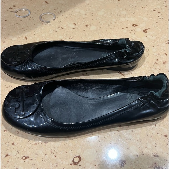Tory Burch patent leather flats. Used but in very good condition. - Picture 3 of 3